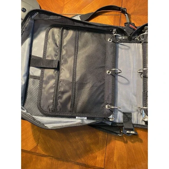 Case-it Zipper Binder, 3-Ring, Handle and Shoulder Strap, Red & Gray - Picture 4 of 16